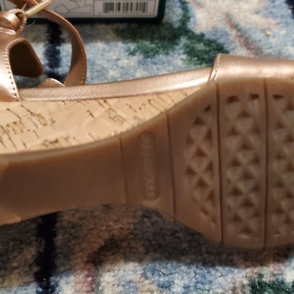 Pink Metallic Wedge Sandals Barbiecore Size 6 - Picture 3 of 7